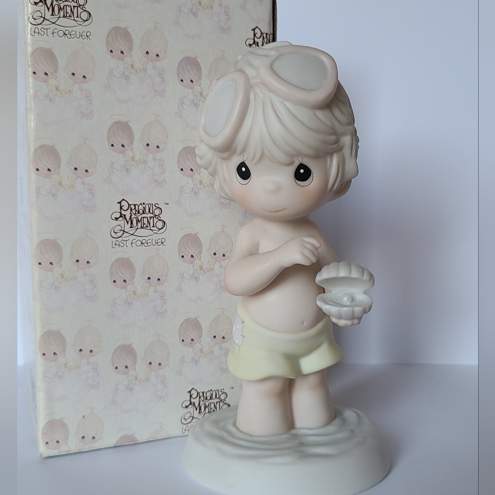 Vintage Precious Moments Boy Friendship Treasure Porcelain Collectible Figuri